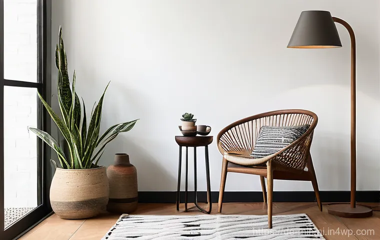 미니멀리즘을 위한 고급 인테리어 소품 - **Prompt:** A minimalist, warm living room designed with a focus on sustainable, timeless pieces. Th...