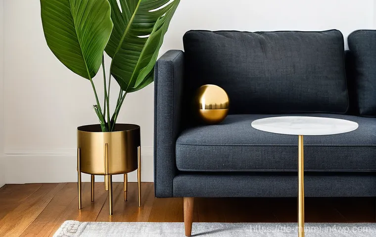 미니멀 럭셔리 DIY 아이디어 - **Upcycled 70s Side Table in a Minimalist Luxury Living Room**
    A stylish 1970s side table, metic...